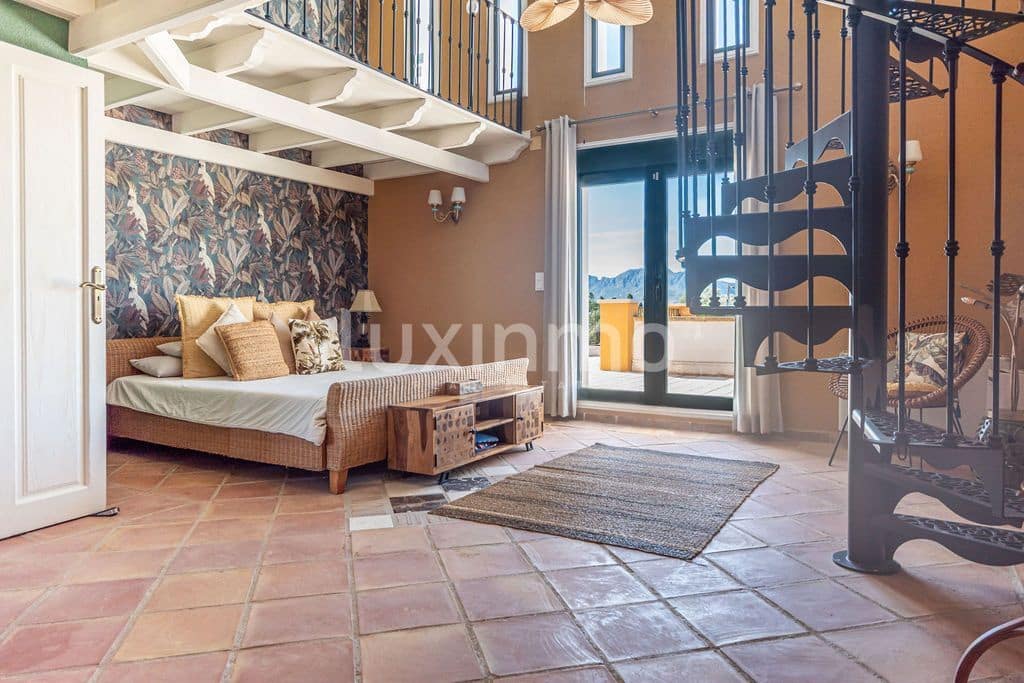 6 bedroom Villa for sale in Pedreguer with garage - € 795,000 (Ref: 10104349)