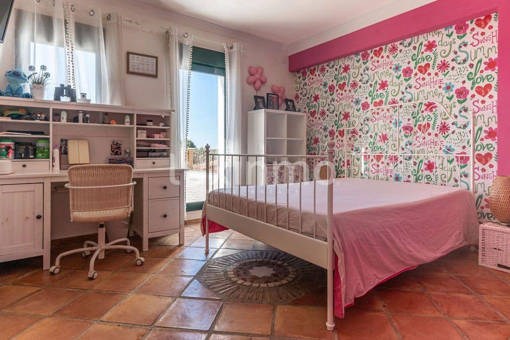 6 bedroom Villa for sale in Pedreguer with garage - € 795,000 (Ref: 10104349)