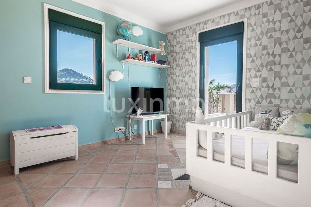 6 bedroom Villa for sale in Pedreguer with garage - € 795,000 (Ref: 10104349)