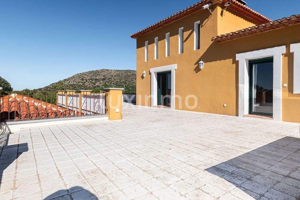 6 bedroom Villa for sale in Pedreguer with garage - € 795,000 (Ref: 10104349)