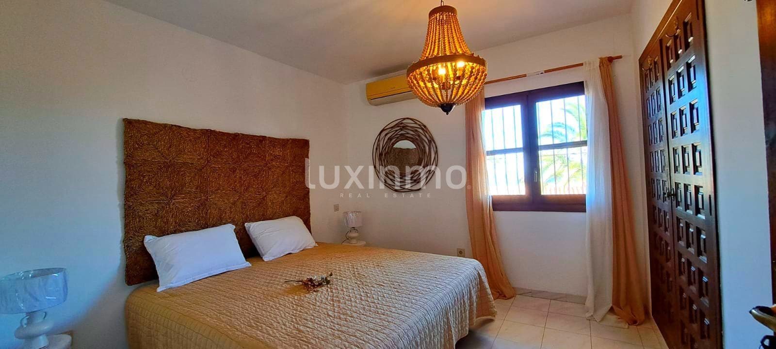 3 camera da letto Villetta a Schiera da affittare in Teulada con piscina garage - 1.995 € (Rif: 10118169)