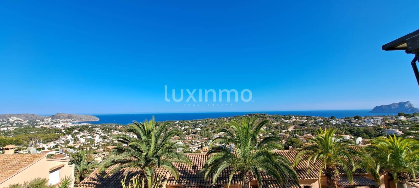 3 camera da letto Villetta a Schiera da affittare in Teulada con piscina garage - 1.995 € (Rif: 10118169)