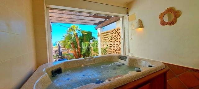 3 camera da letto Villetta a Schiera da affittare in Teulada Pueblo, Teulada-Moraira con piscina garage - 1.995 € (Rif: 10118169)