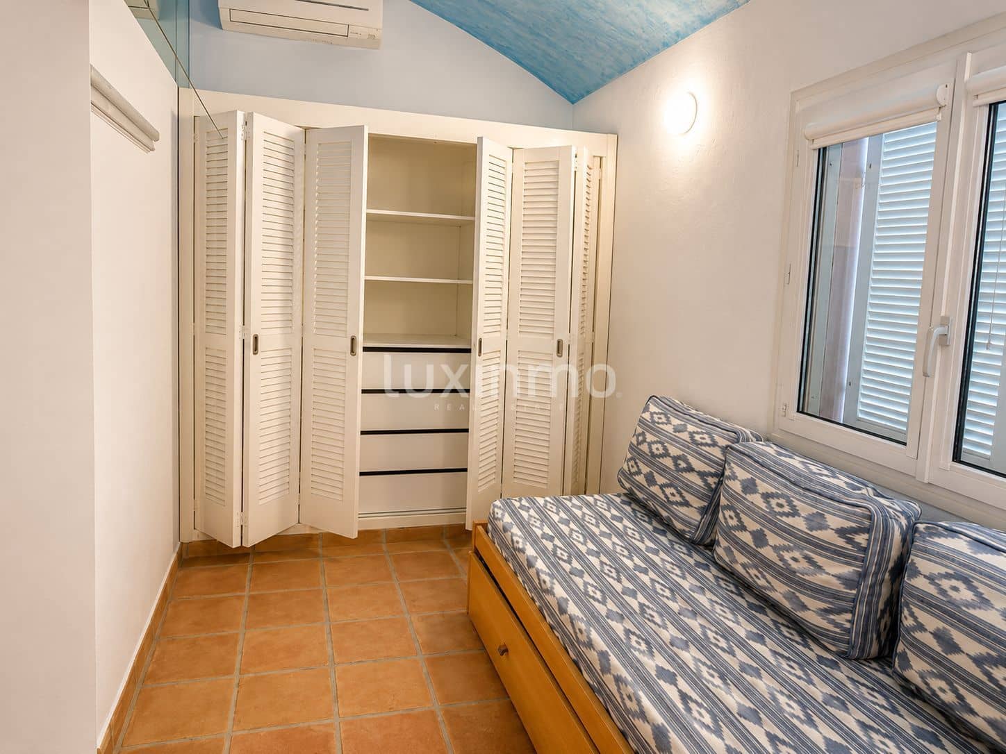 5 bedroom Villa for sale in Formentera municipality with garage - € 1,850,000 (Ref: 10125063)