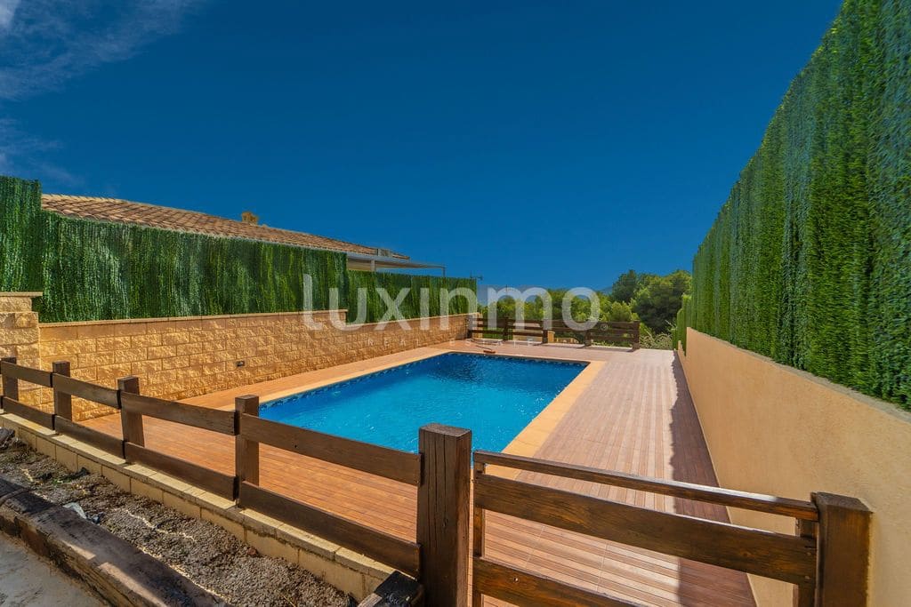 3 quarto Moradia para arrendar em La Nucia com piscina garagem - 2 300 € (Ref: 10147409)