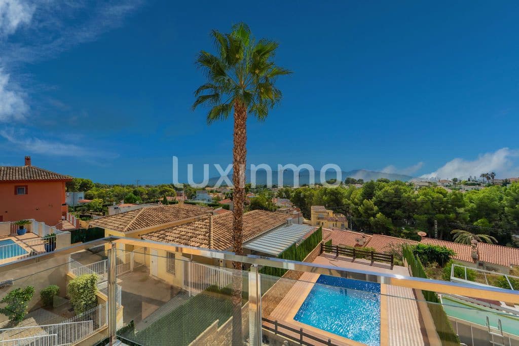 3 quarto Moradia para arrendar em La Nucia com piscina garagem - 2 300 € (Ref: 10147409)