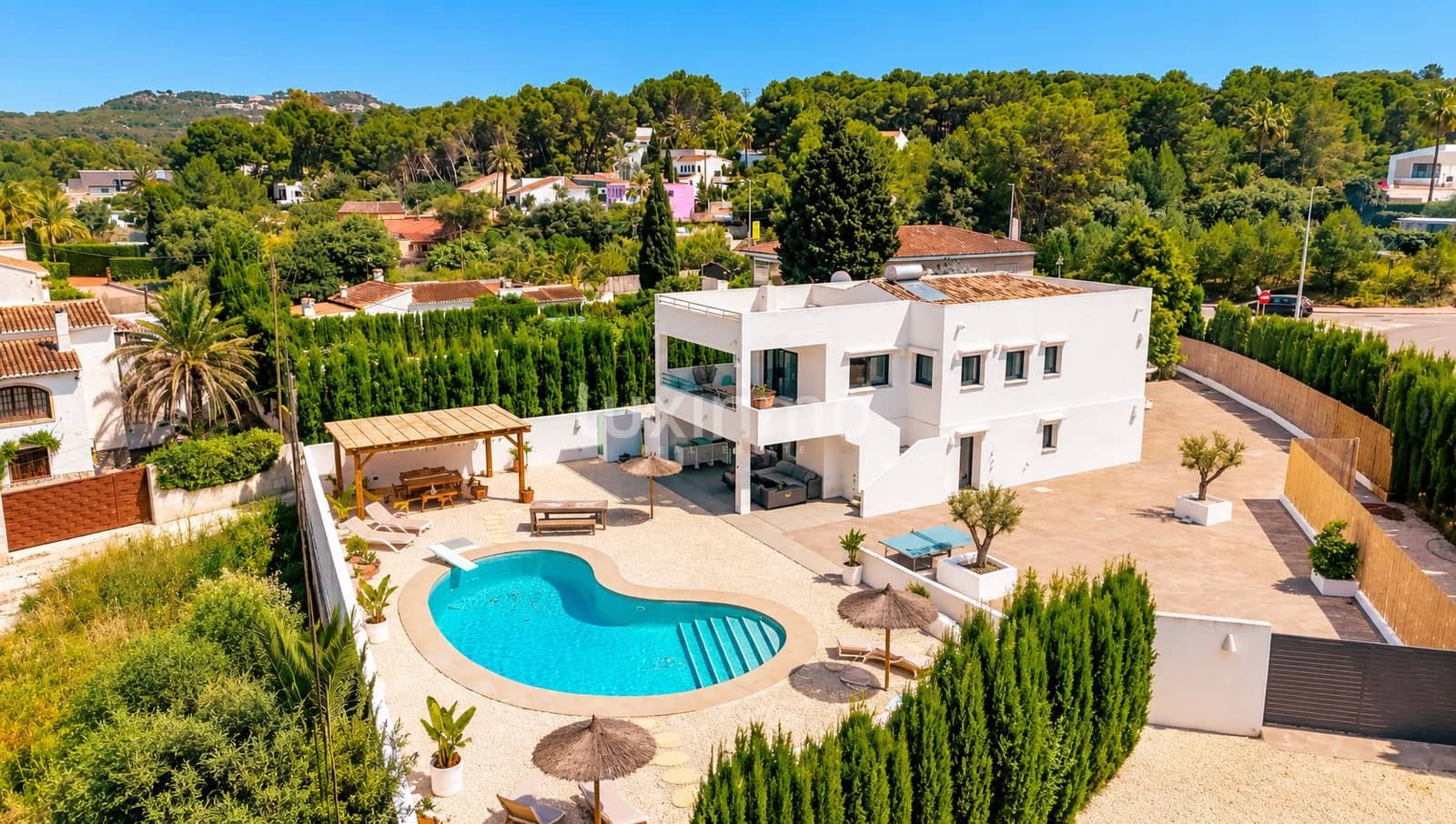 6 soverom Villa til salgs i Arenal med svømmebasseng garasje - € 1 250 000 (Ref: 10153840)