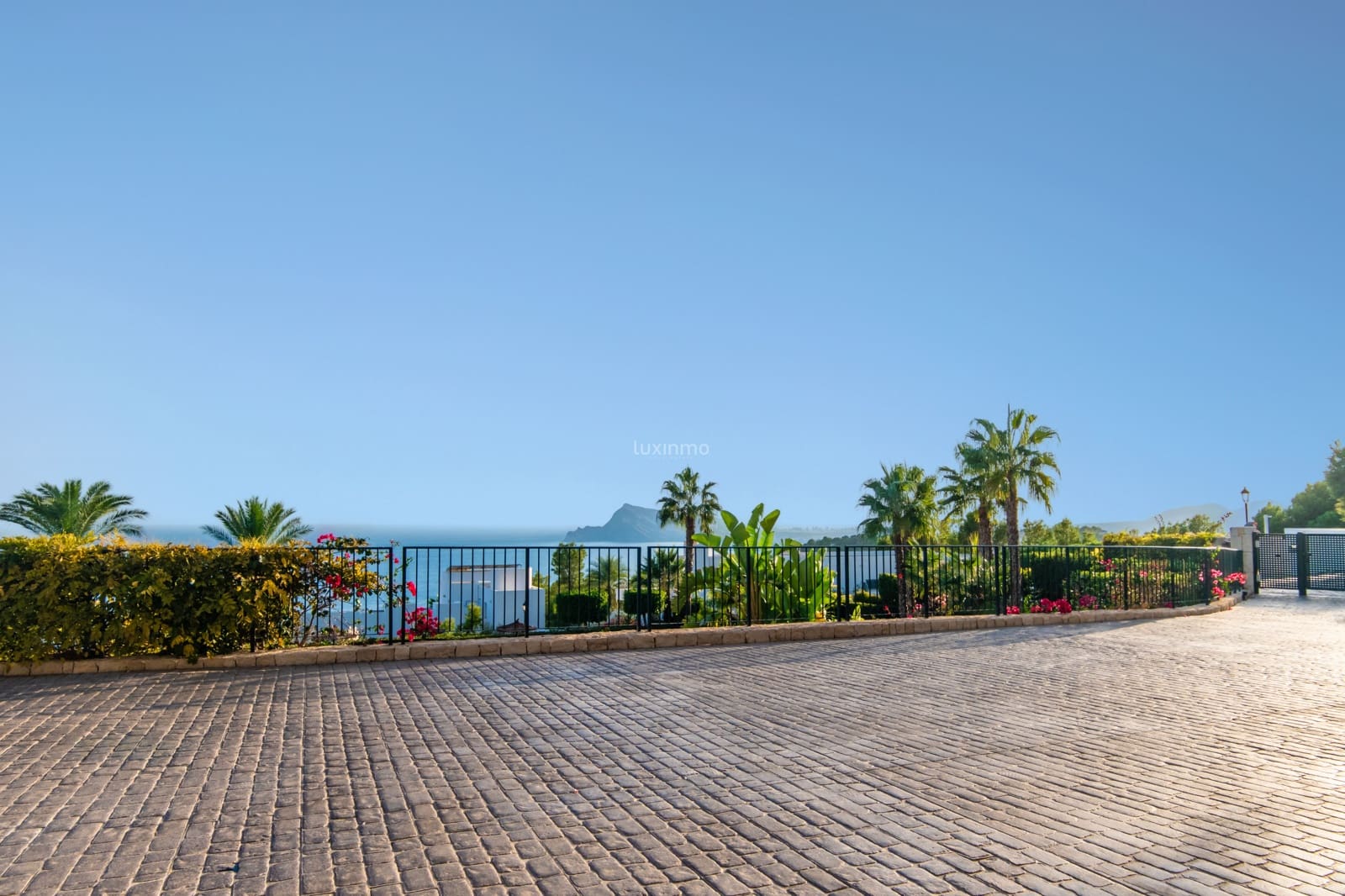 3 bedroom Apartment for sale in Altea with pool garage - € 580,000 (Ref: 10154157)