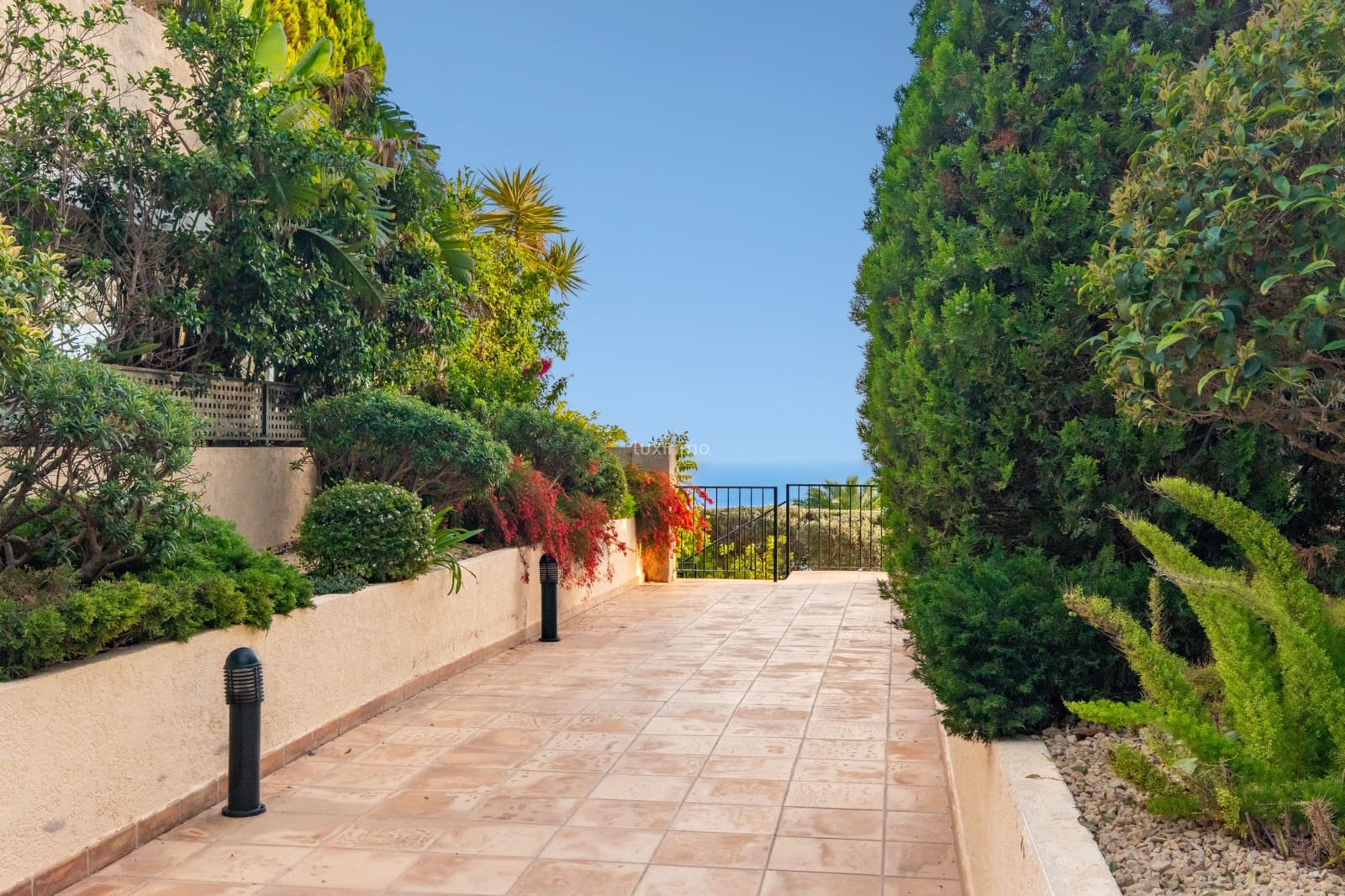 3 bedroom Apartment for sale in Altea with pool garage - € 580,000 (Ref: 10154157)
