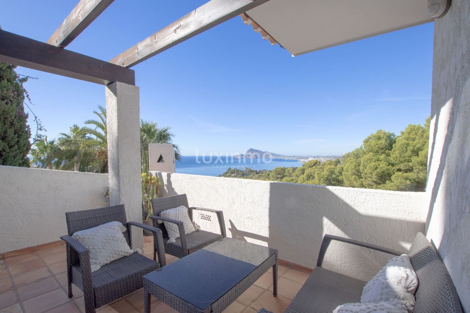 5 bedroom Villa for rent in Altea with pool garage - € 4,000 (Ref: 10155579)