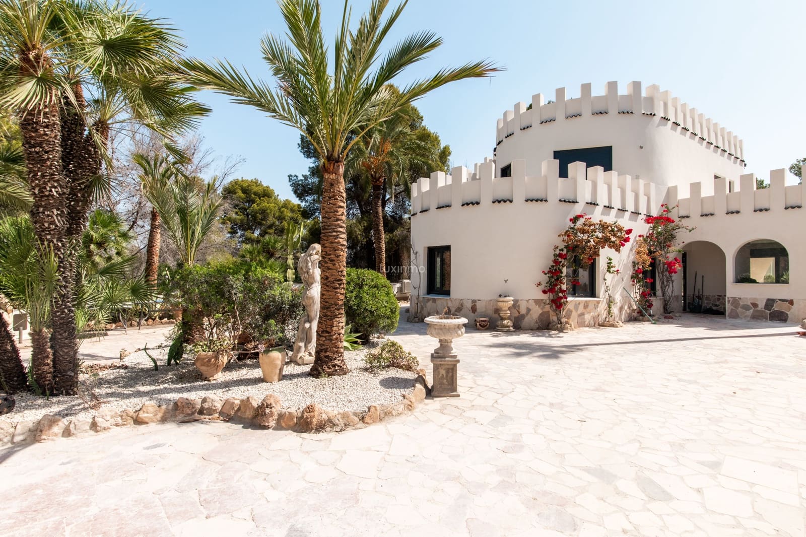 4 bedroom Villa for sale in Albir with pool garage - € 1,595,000 (Ref: 10167180)