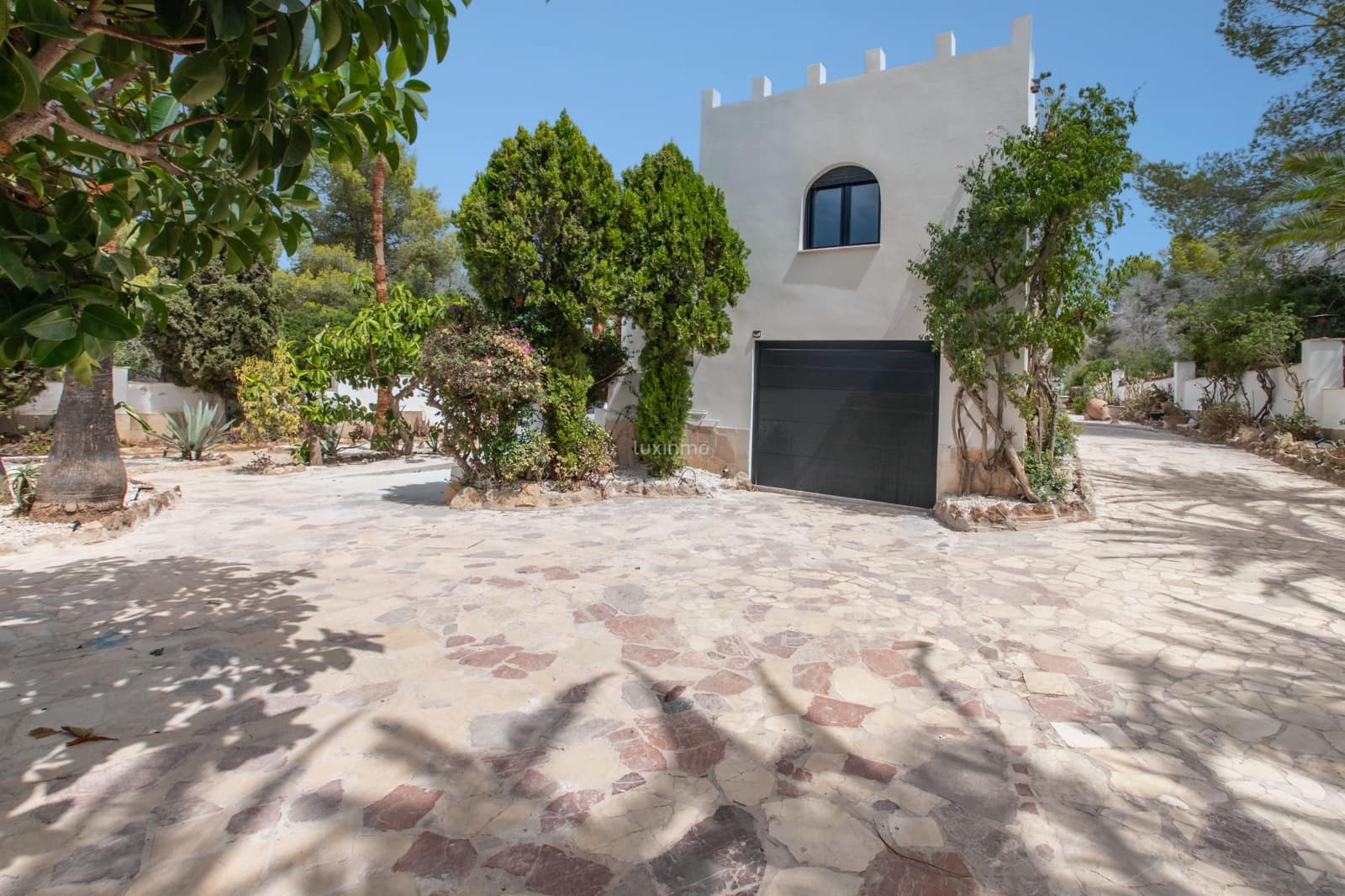 4 bedroom Villa for sale in Albir with pool garage - € 1,595,000 (Ref: 10167180)