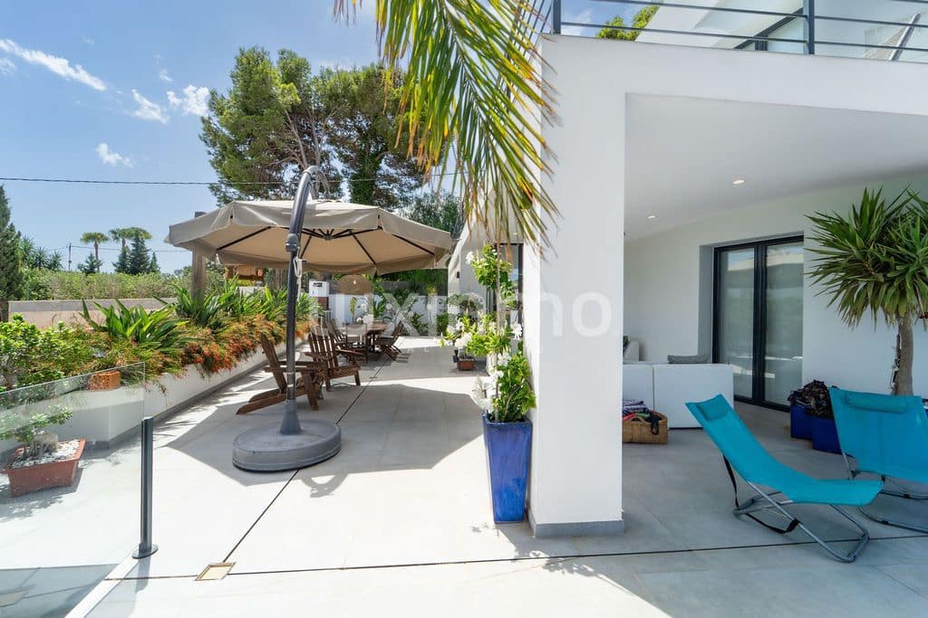 4 bedroom Villa for sale in Benissa with pool garage - € 1,200,000 (Ref: 10167182)