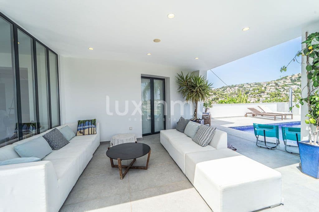 4 bedroom Villa for sale in Benissa with pool garage - € 1,200,000 (Ref: 10167182)