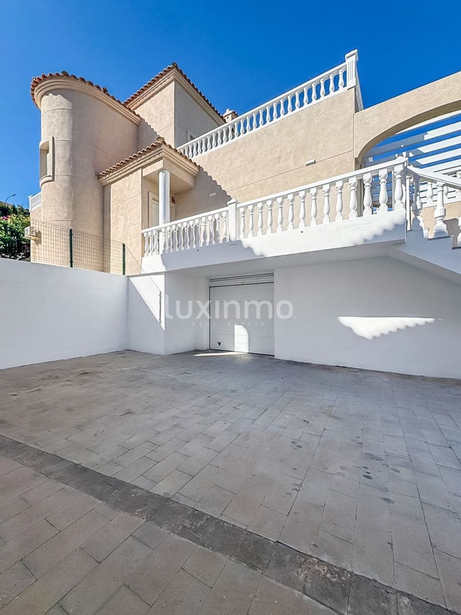 3 soverom Villa til salgs i El Campello med garasje - € 550 000 (Ref: 10167183)