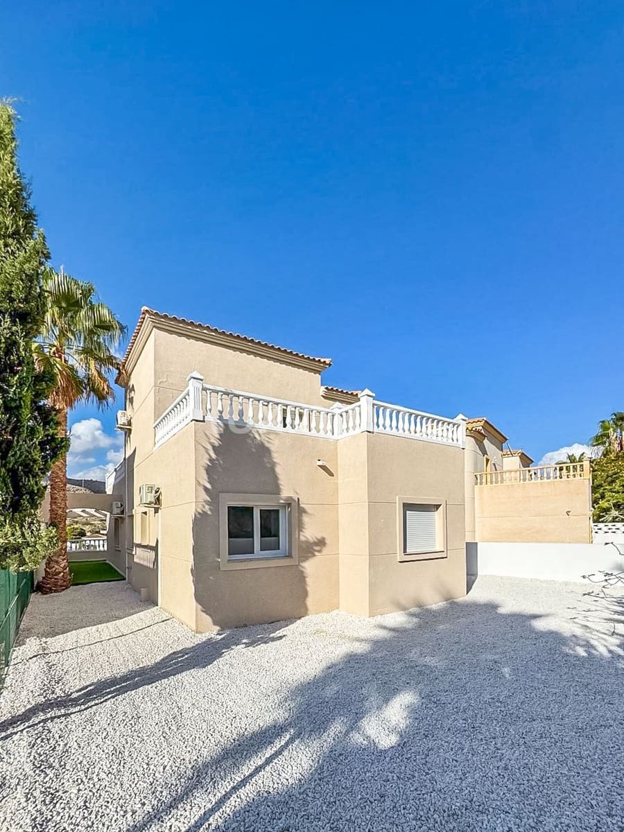 3 soverom Villa til salgs i El Campello med garasje - € 550 000 (Ref: 10167183)