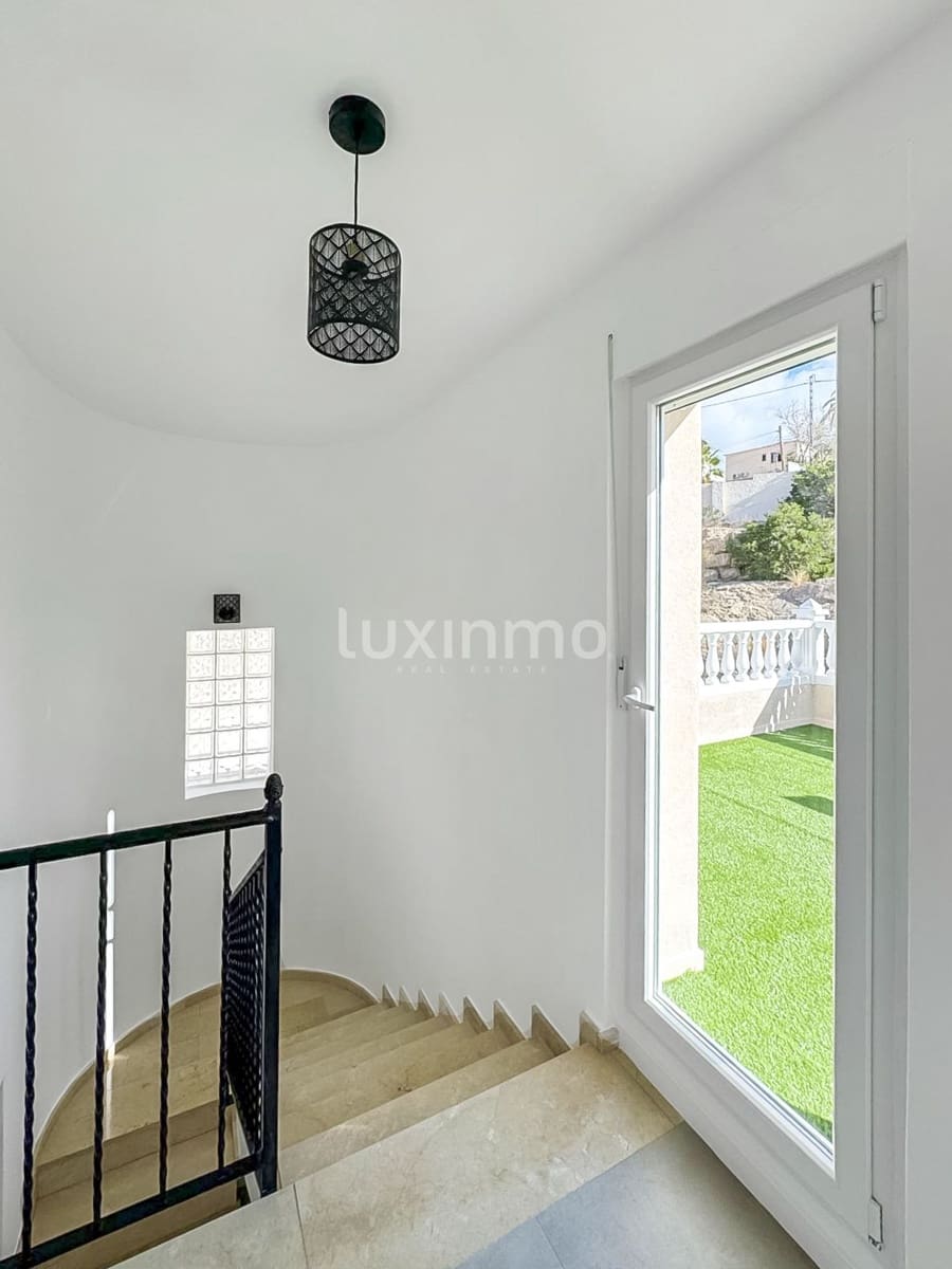 3 soverom Villa til salgs i El Campello med garasje - € 550 000 (Ref: 10167183)