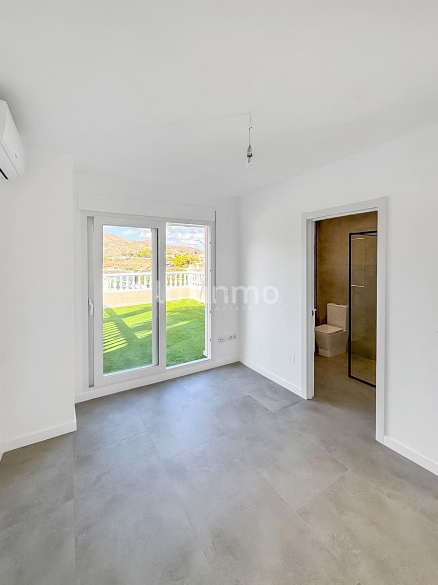 3 soverom Villa til salgs i El Campello med garasje - € 550 000 (Ref: 10167183)