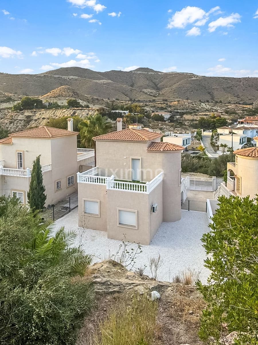 3 soverom Villa til salgs i El Campello med garasje - € 550 000 (Ref: 10167183)
