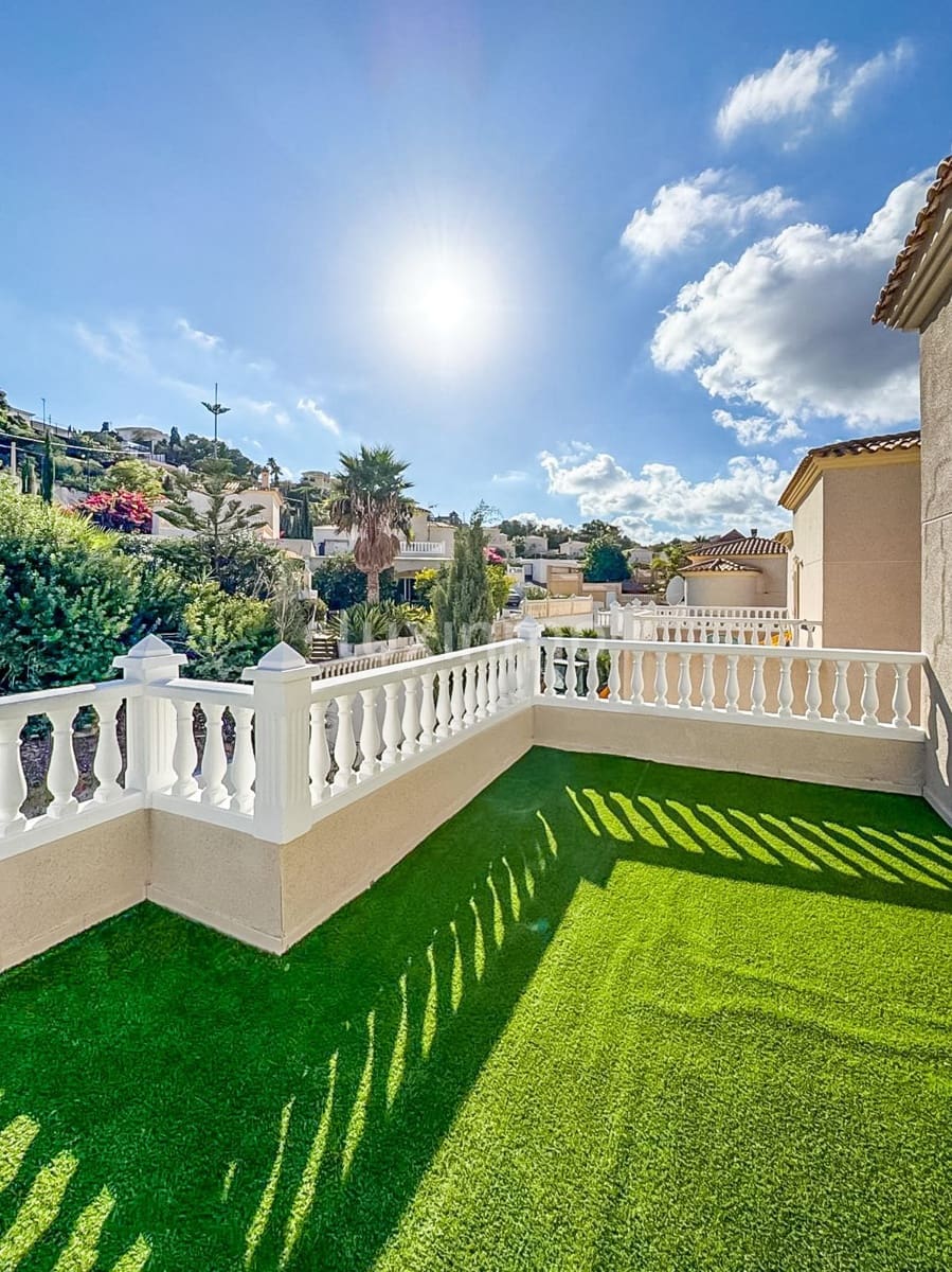 3 soverom Villa til salgs i El Campello med garasje - € 550 000 (Ref: 10167183)