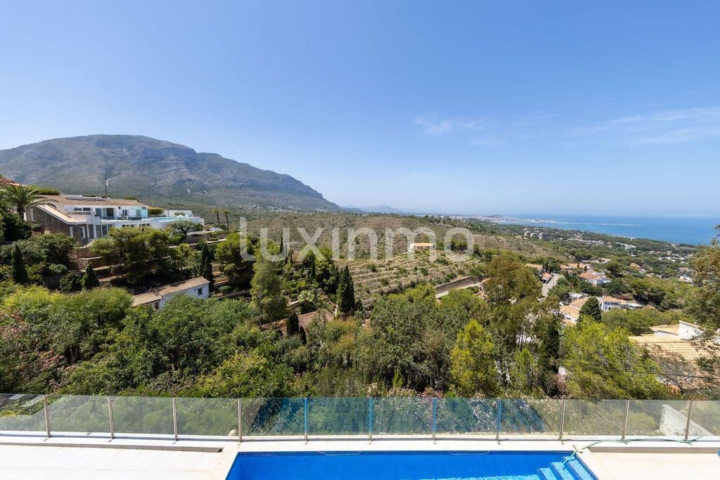 3 soveværelse Villa til salg i Denia med swimmingpool garage - € 850.000 (Ref: 10167185)