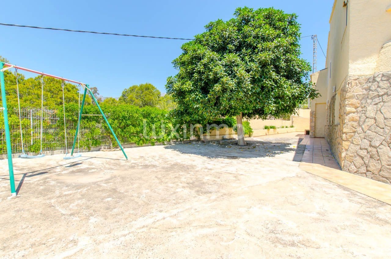 6 bedroom Villa for sale in Altea with pool - € 825,000 (Ref: 10167194)