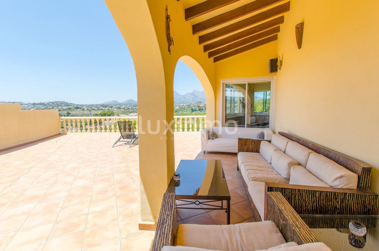 6 bedroom Villa for sale in Altea with pool - € 825,000 (Ref: 10167194)