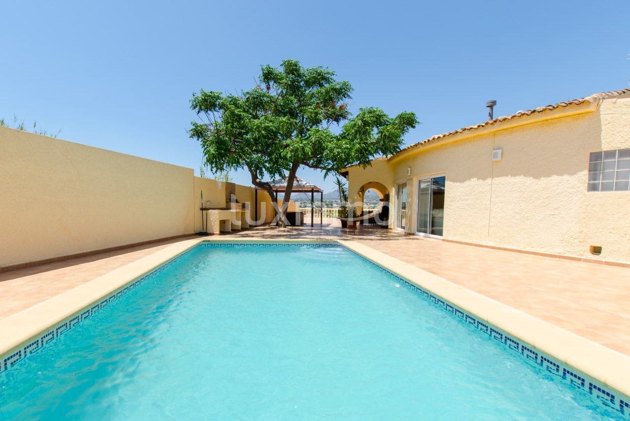 6 bedroom Villa for sale in Altea with pool - € 825,000 (Ref: 10167194)