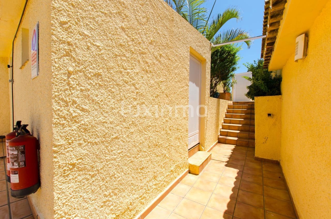 6 bedroom Villa for sale in Altea with pool - € 825,000 (Ref: 10167194)