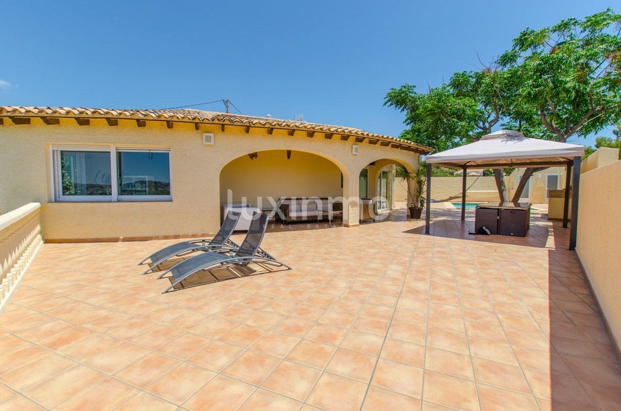 6 bedroom Villa for sale in Altea with pool - € 825,000 (Ref: 10167194)