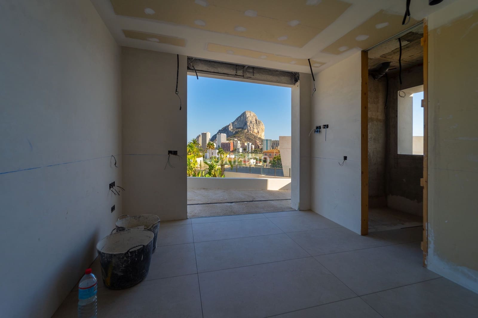 5 bedroom Villa for sale in Calpe / Calp with pool garage - € 1,550,000 (Ref: 10167218)