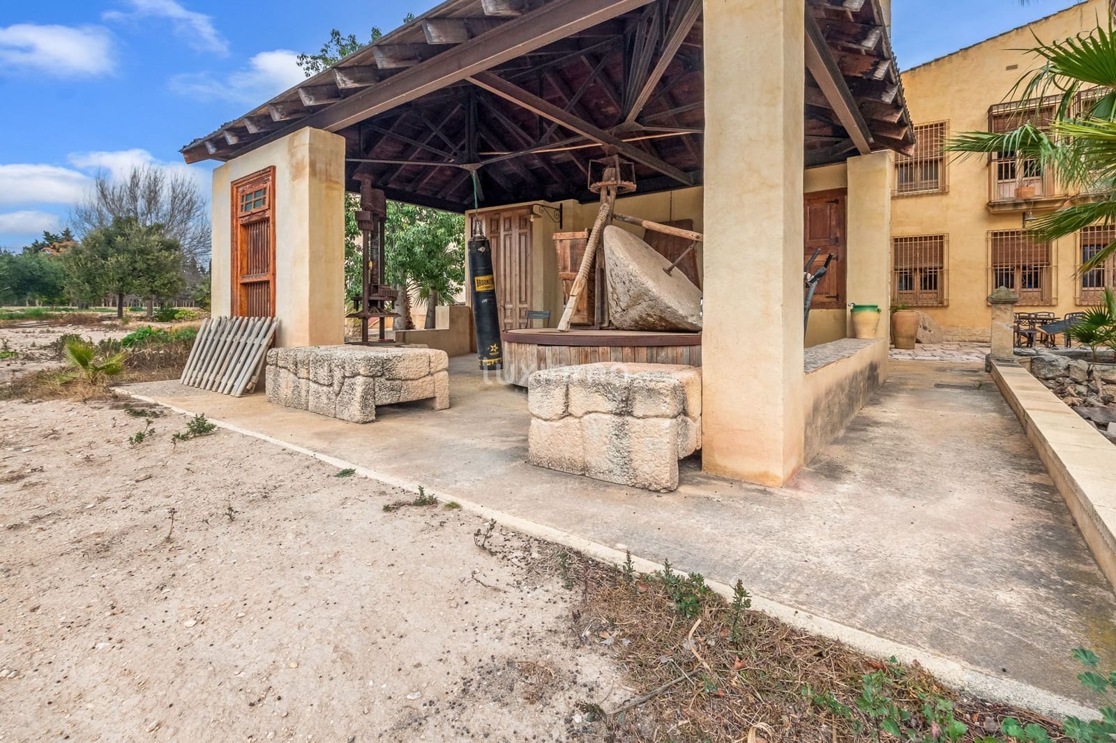 6 bedroom Villa for sale in Muchamiel / Mutxamel with pool garage - € 2,375,000 (Ref: 10167220)