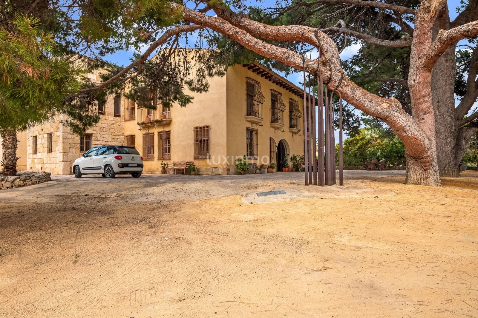 6 bedroom Villa for sale in Muchamiel / Mutxamel with pool garage - € 2,375,000 (Ref: 10167220)