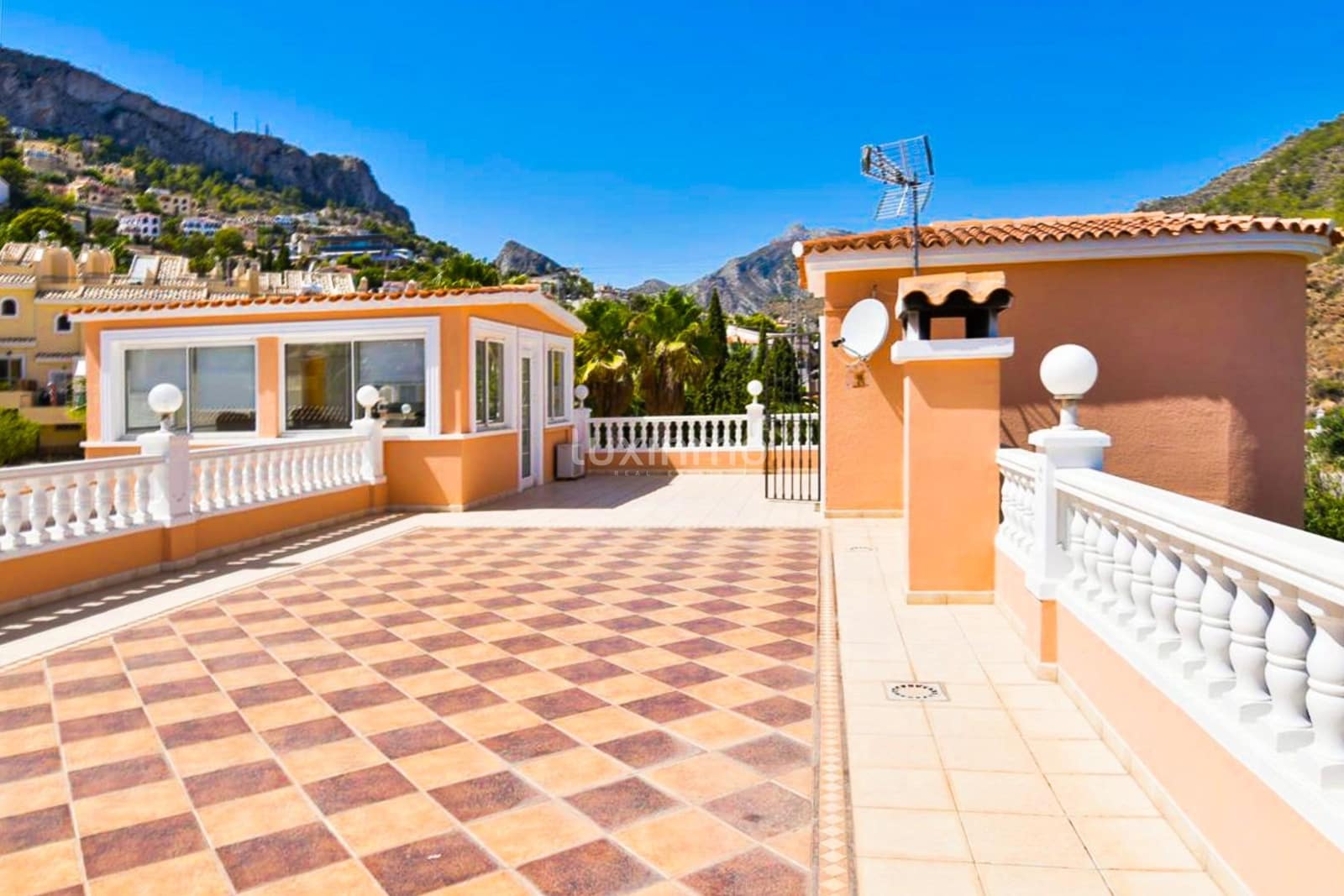 5 soveværelse Villa til salg i Calpe / Calp med swimmingpool garage - € 895.000 (Ref: 10167222)