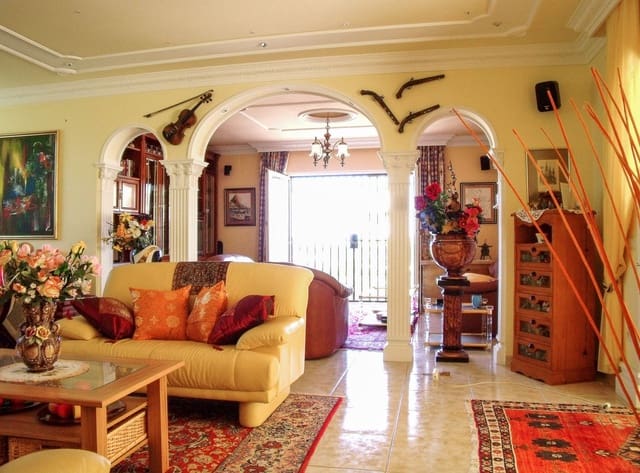Chalet de 5 habitaciones en Maryvilla, Calpe / Calp en venta con piscina garaje - 895.000 € (Ref: 10167222)