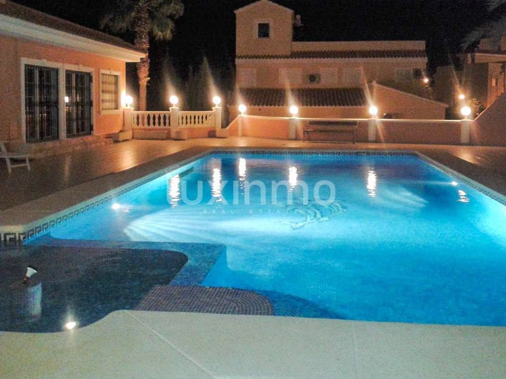 5 soveværelse Villa til salg i Calpe / Calp med swimmingpool garage - € 895.000 (Ref: 10167222)