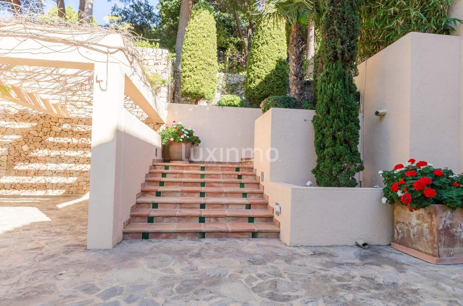 7 bedroom Villa for sale in Altea with pool garage - € 4,500,000 (Ref: 10167232)