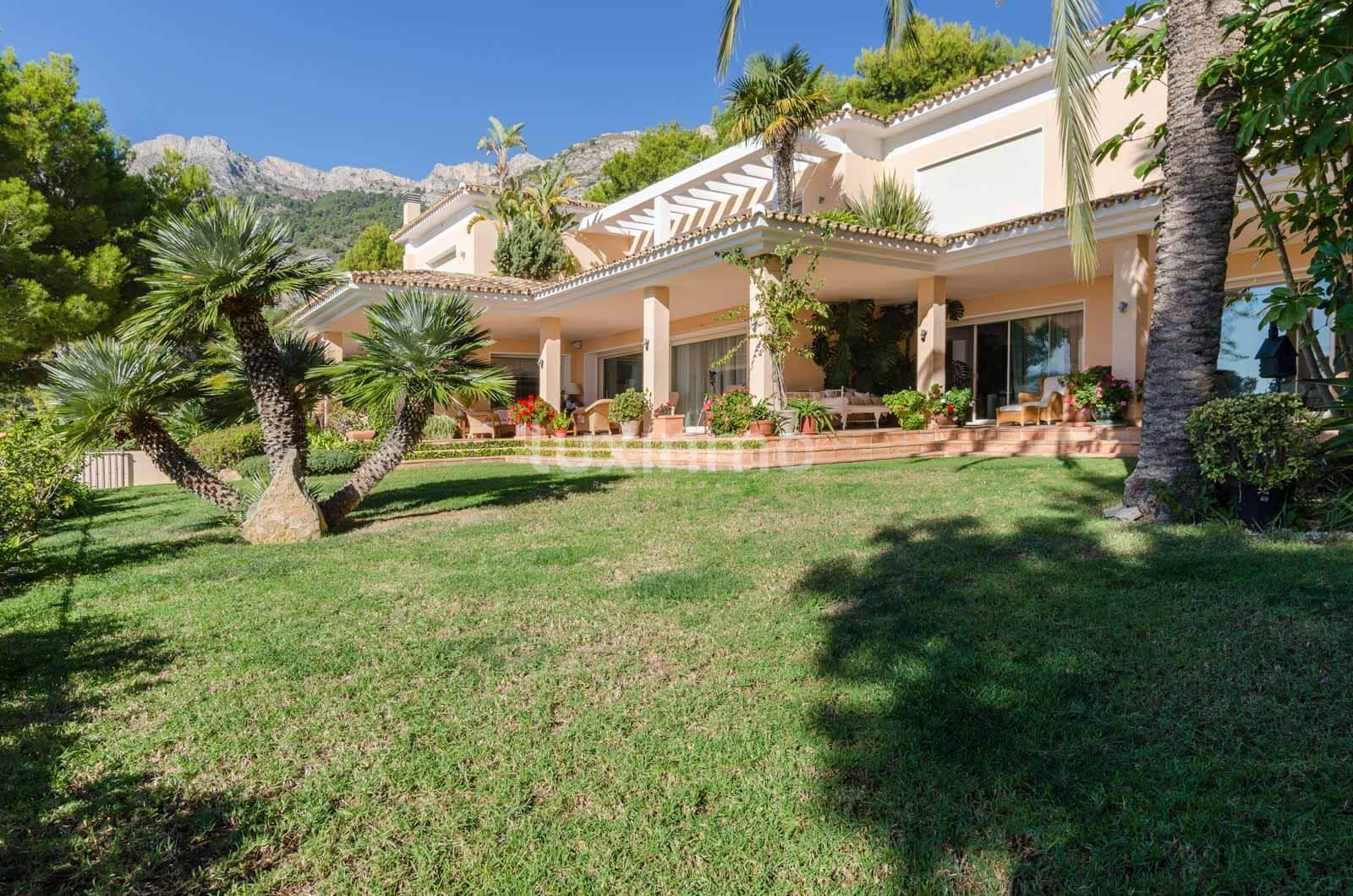 7 bedroom Villa for sale in Altea with pool garage - € 4,500,000 (Ref: 10167232)