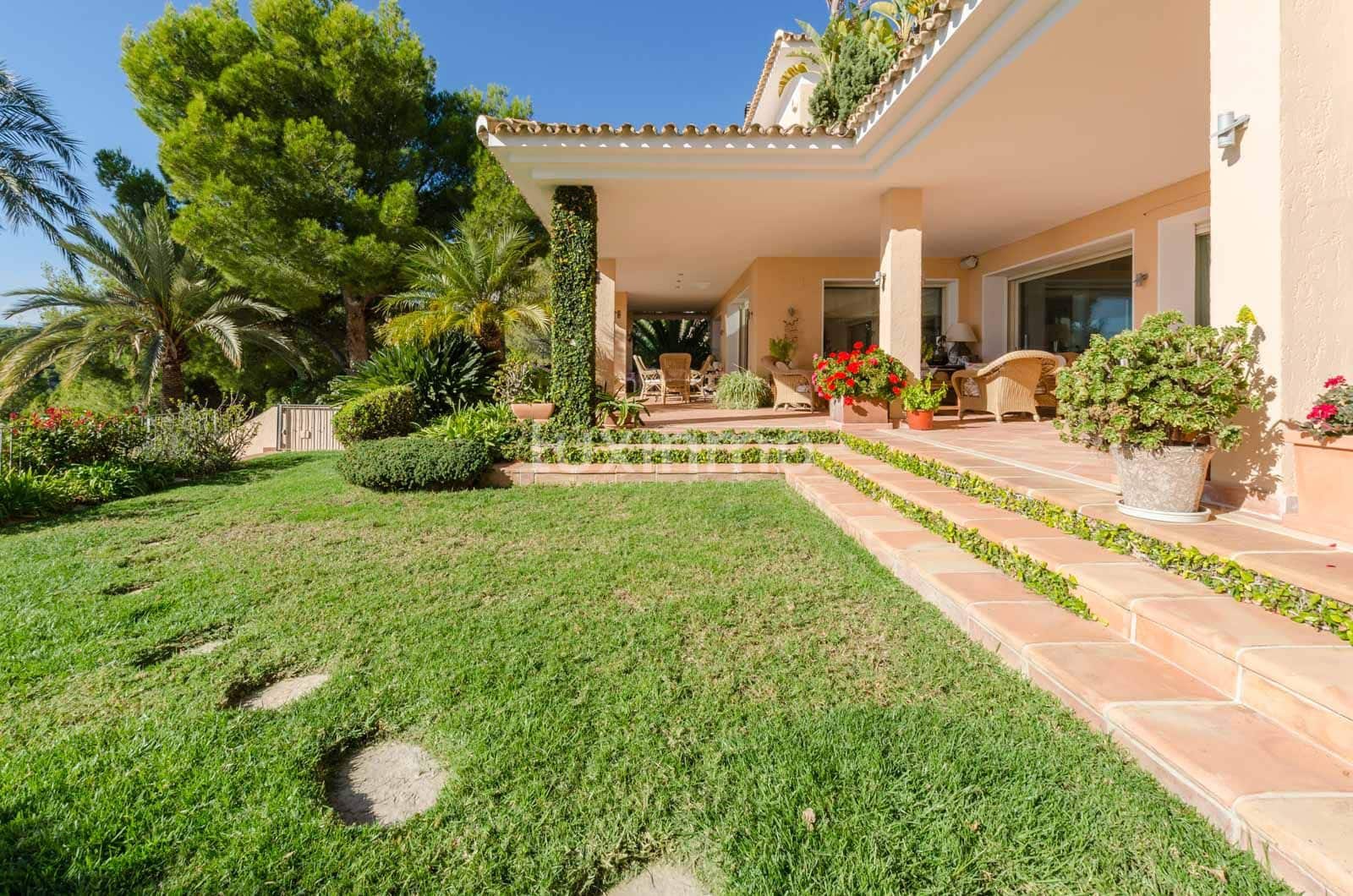 7 bedroom Villa for sale in Altea with pool garage - € 4,500,000 (Ref: 10167232)