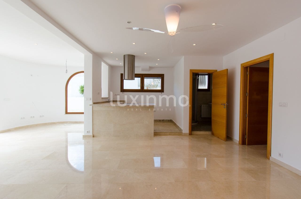 6 quarto Moradia para venda em Calpe / Calp com piscina garagem - 1 050 000 € (Ref: 10167237)