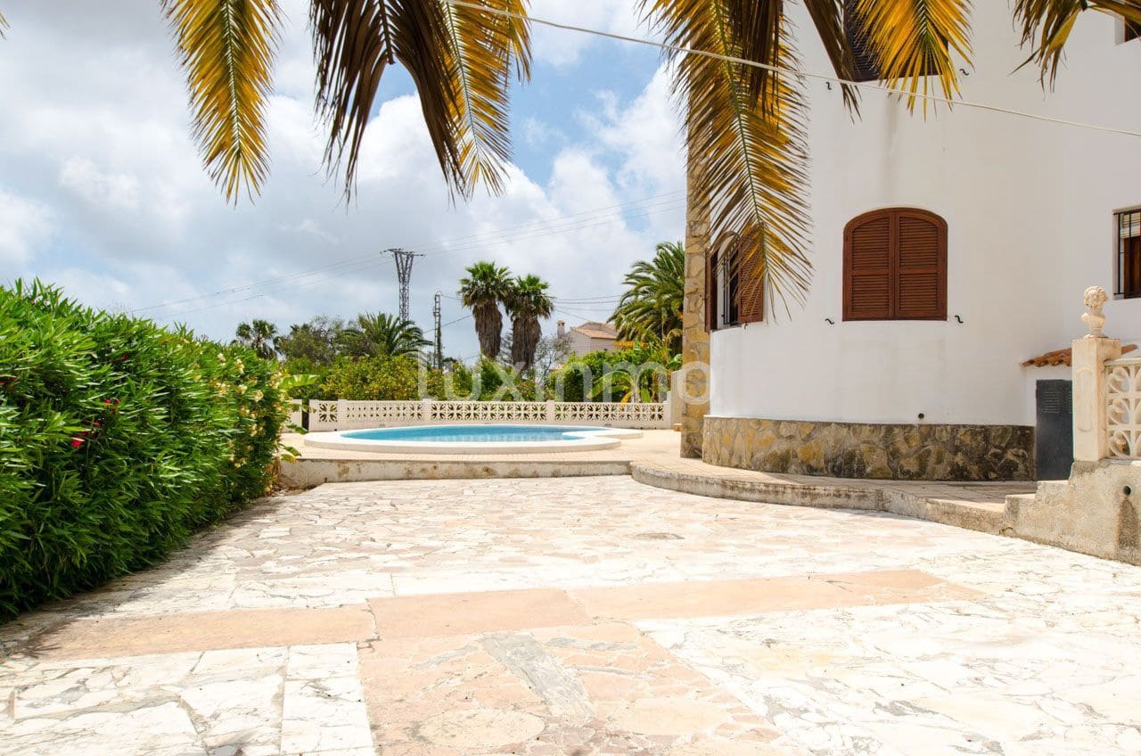 6 quarto Moradia para venda em Calpe / Calp com piscina garagem - 1 050 000 € (Ref: 10167237)