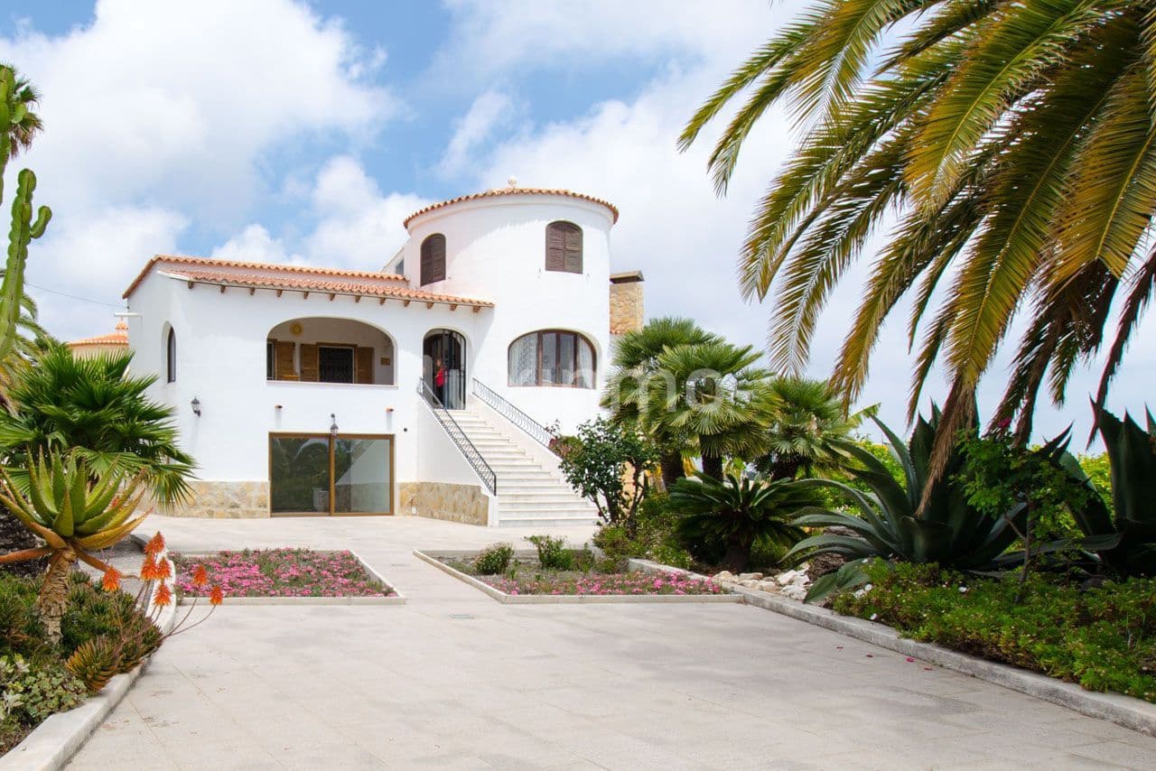 6 quarto Moradia para venda em Calpe / Calp com piscina garagem - 1 050 000 € (Ref: 10167237)