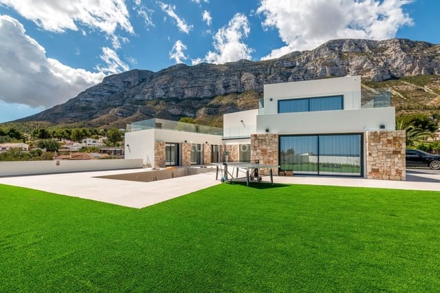 Chalet de 4 habitaciones en El Montgó, Dénia en venta con piscina garaje - 1.795.000 € (Ref: 10167238)