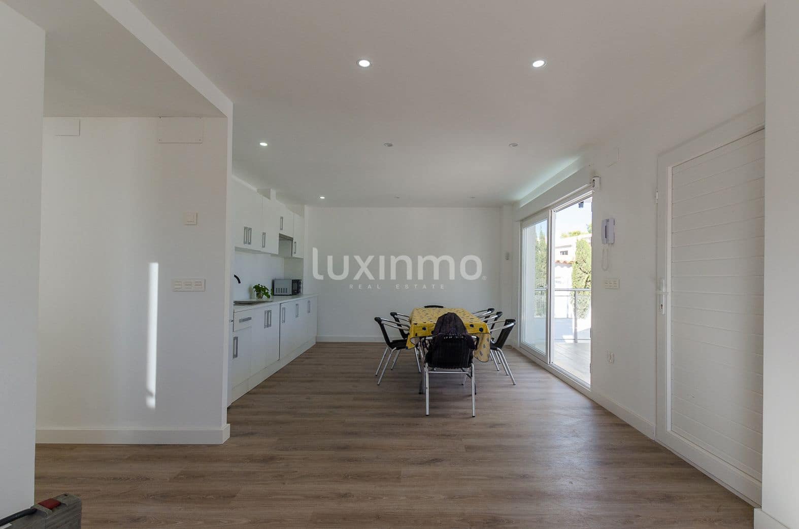 Chalet de 4 habitaciones en La Nucia en venta con piscina garaje - 580.000 € (Ref: 10167240)