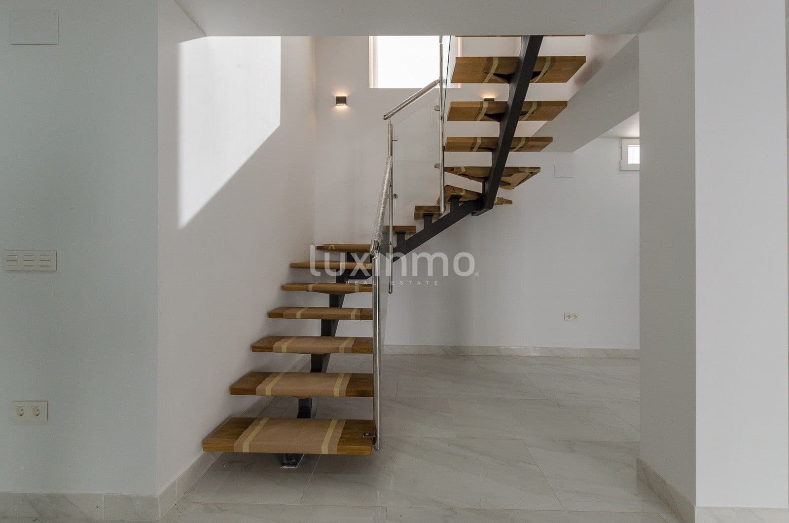 Chalet de 4 habitaciones en La Nucia en venta con piscina garaje - 580.000 € (Ref: 10167240)