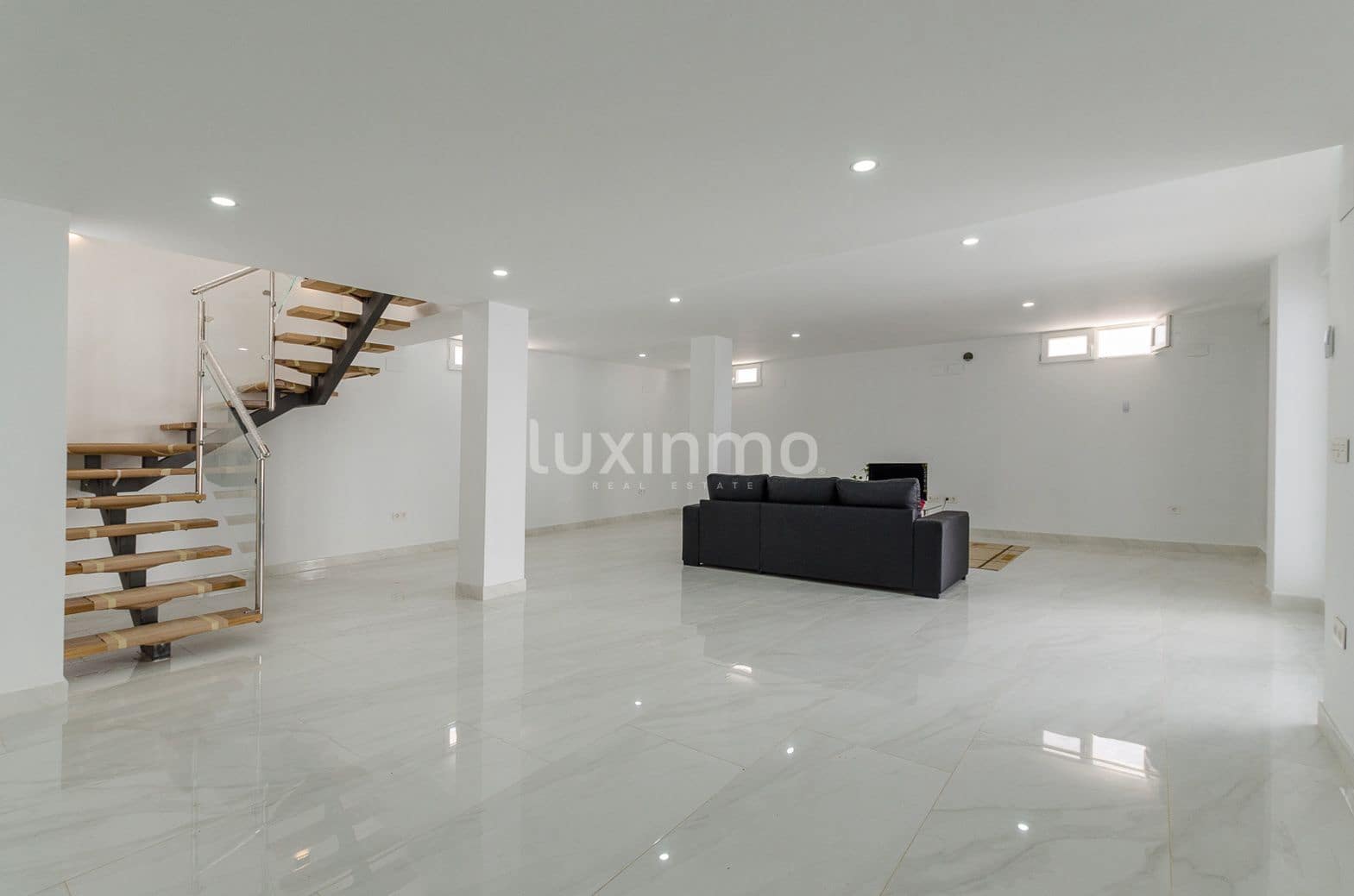 Chalet de 4 habitaciones en La Nucia en venta con piscina garaje - 580.000 € (Ref: 10167240)