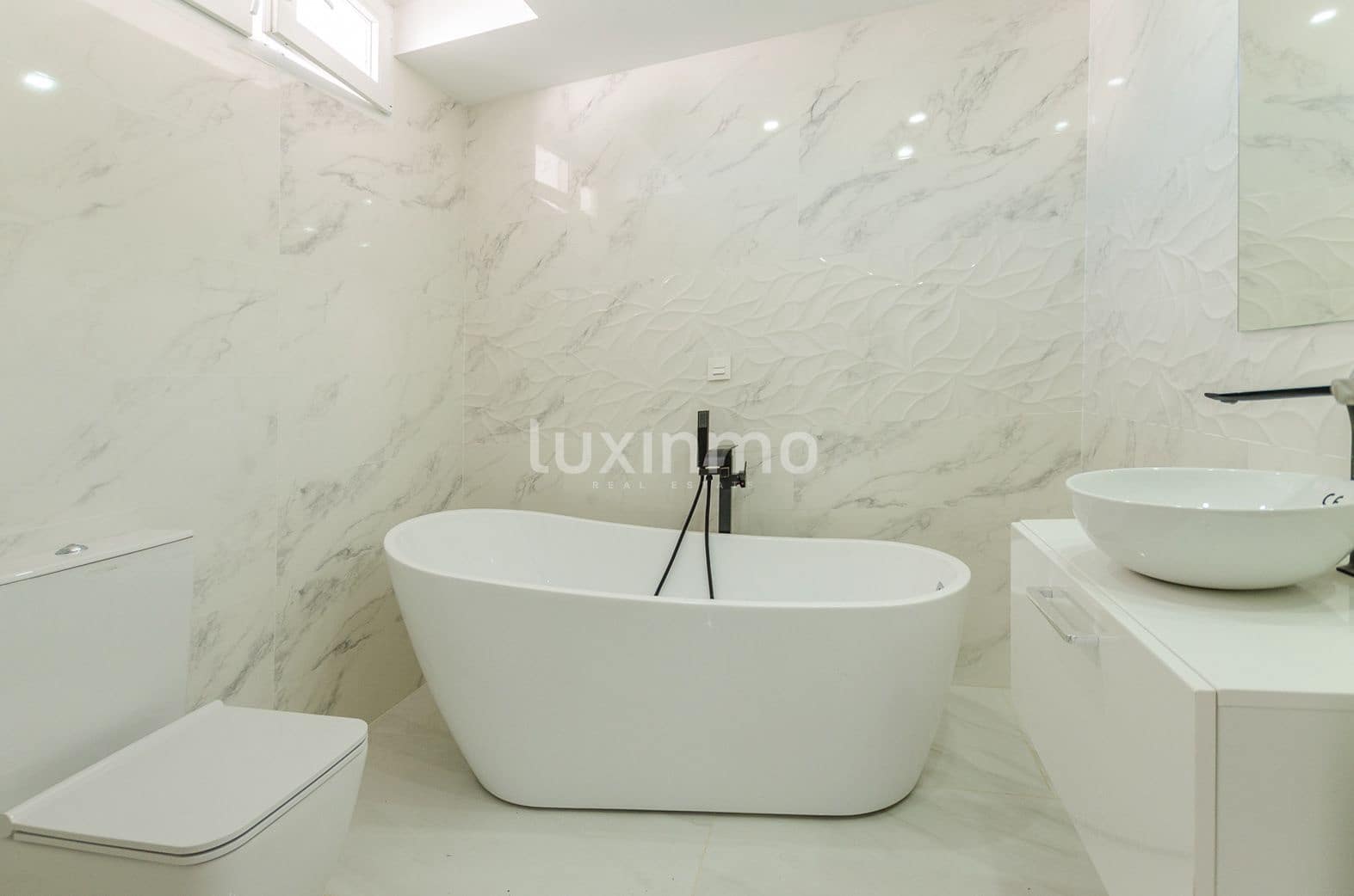 Chalet de 4 habitaciones en La Nucia en venta con piscina garaje - 580.000 € (Ref: 10167240)