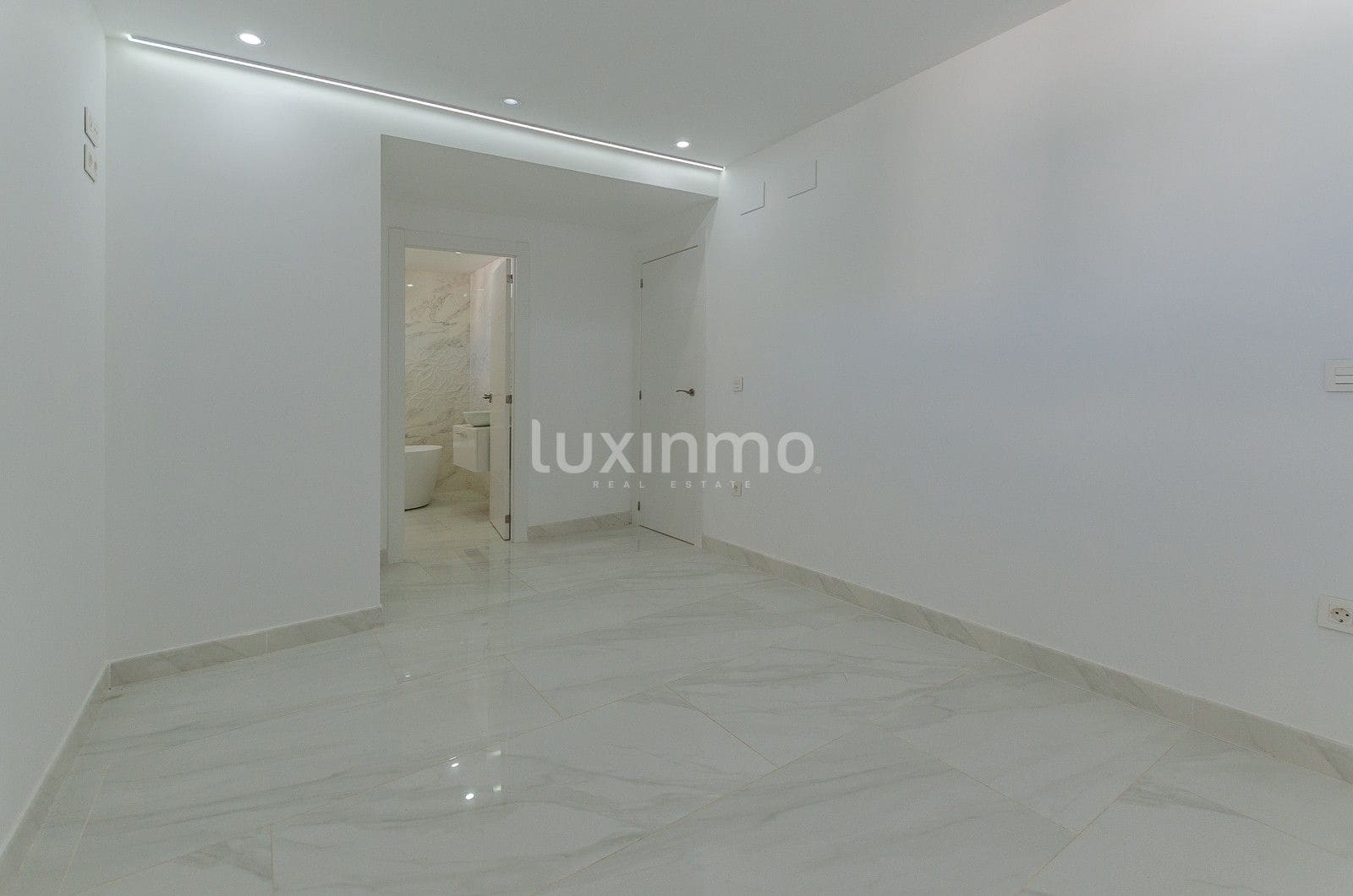 Chalet de 4 habitaciones en La Nucia en venta con piscina garaje - 580.000 € (Ref: 10167240)
