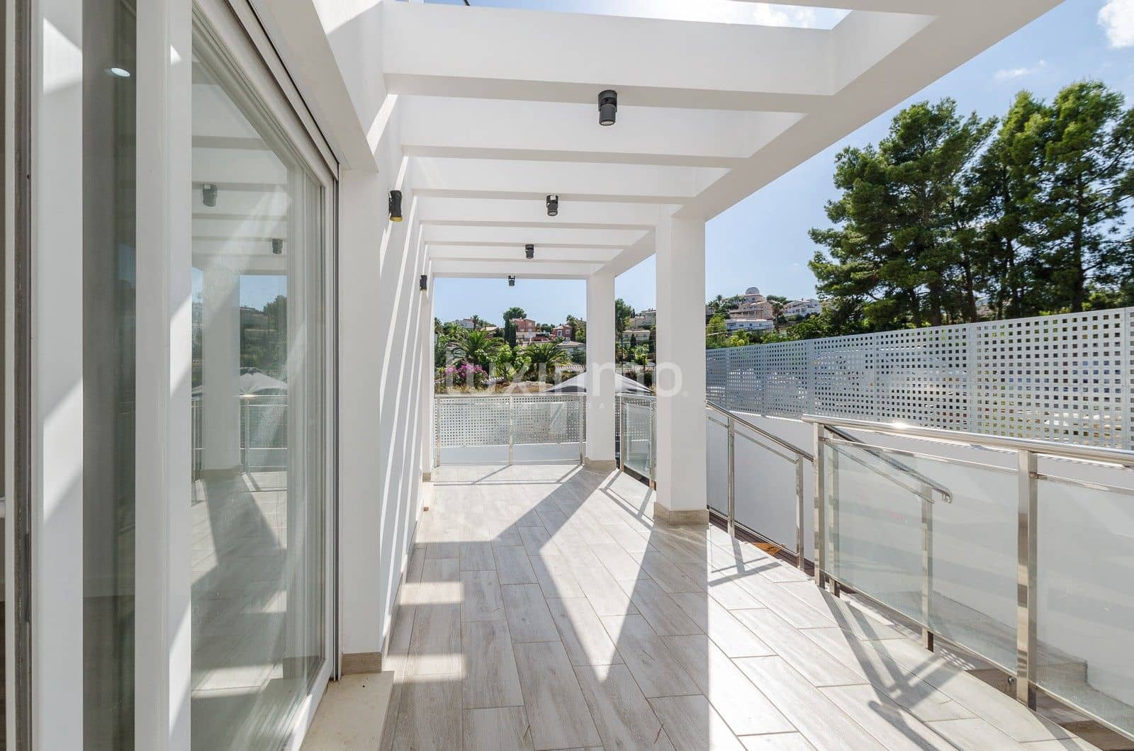 Chalet de 4 habitaciones en La Nucia en venta con piscina garaje - 580.000 € (Ref: 10167240)