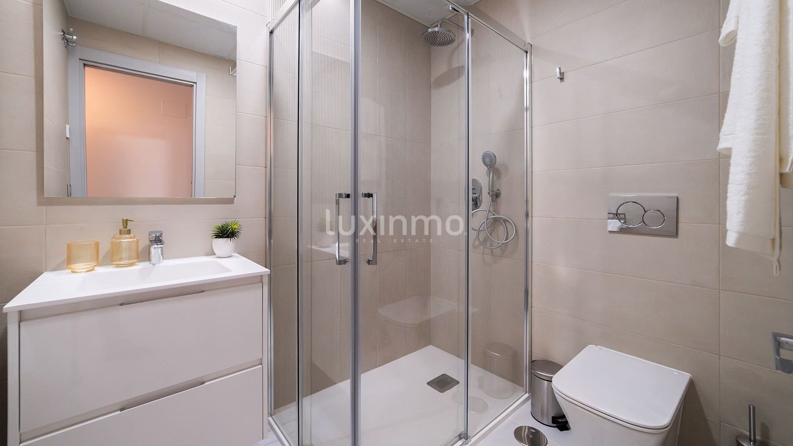Apartamento de 3 habitaciones en Benidorm en venta con piscina garaje - 564.000 € (Ref: 10167482)